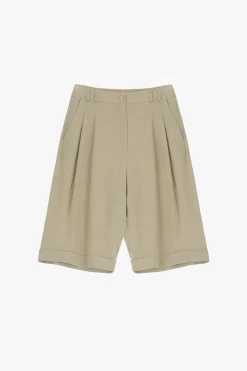 Bermudas con bolsillos verticales y pinzas