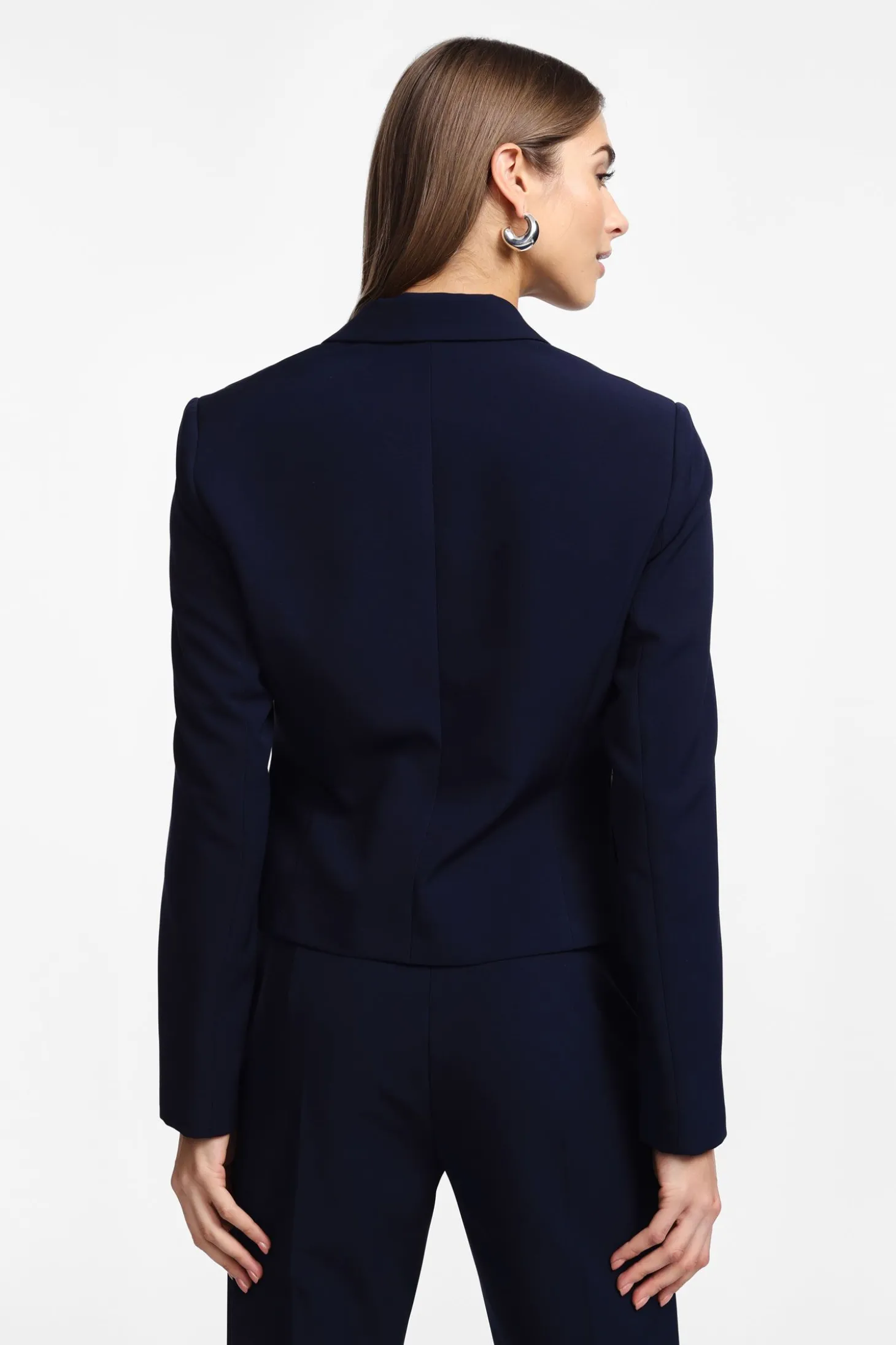 Blazer corto con botones y bolsillos en contraste