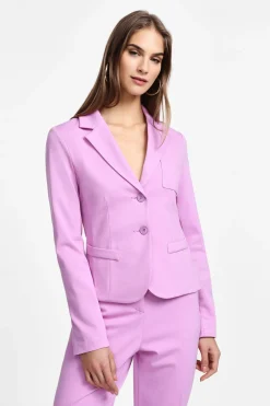 Blazer de corte entallado con botonadura sencilla