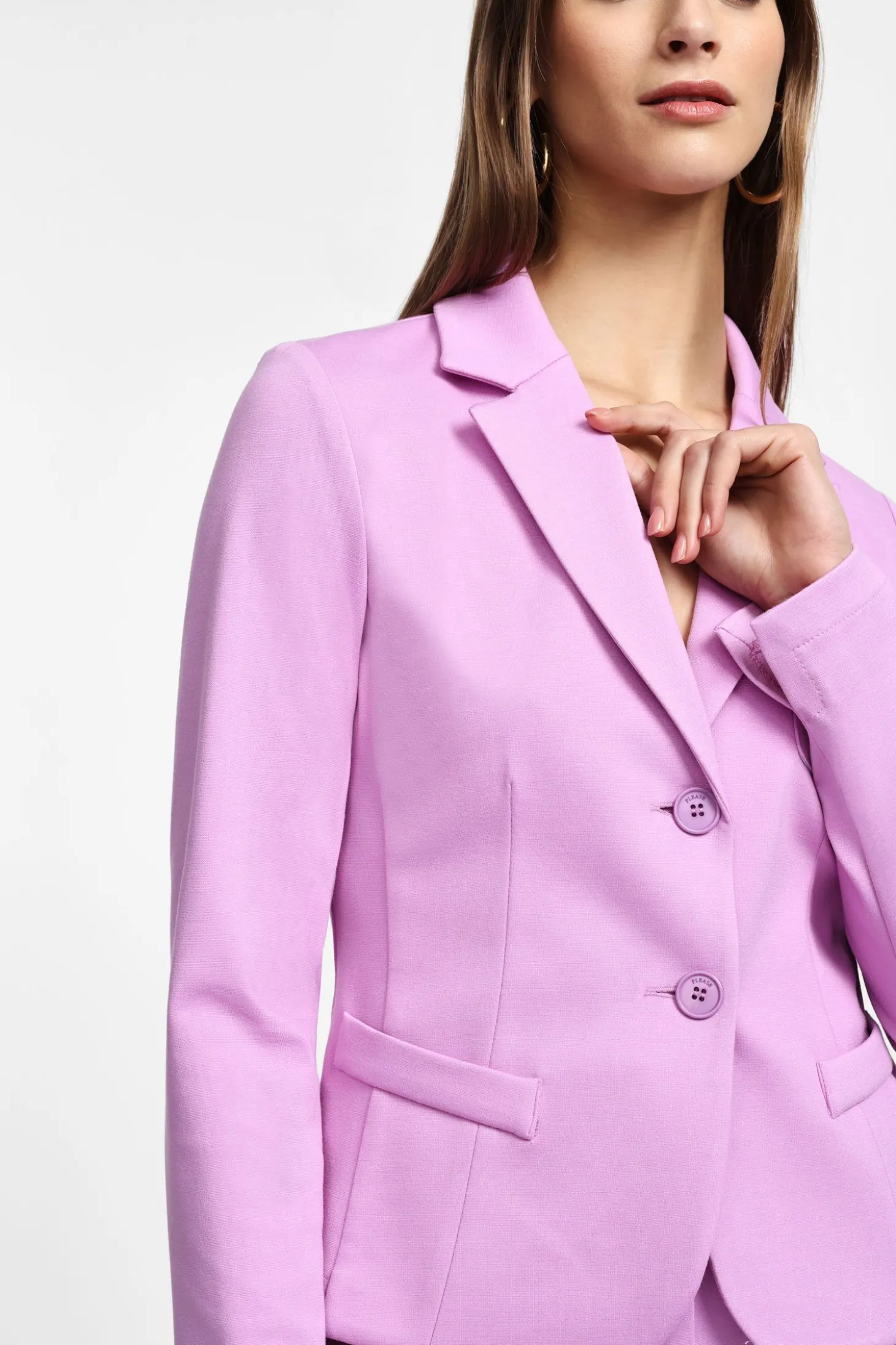 Blazer de corte entallado con botonadura sencilla