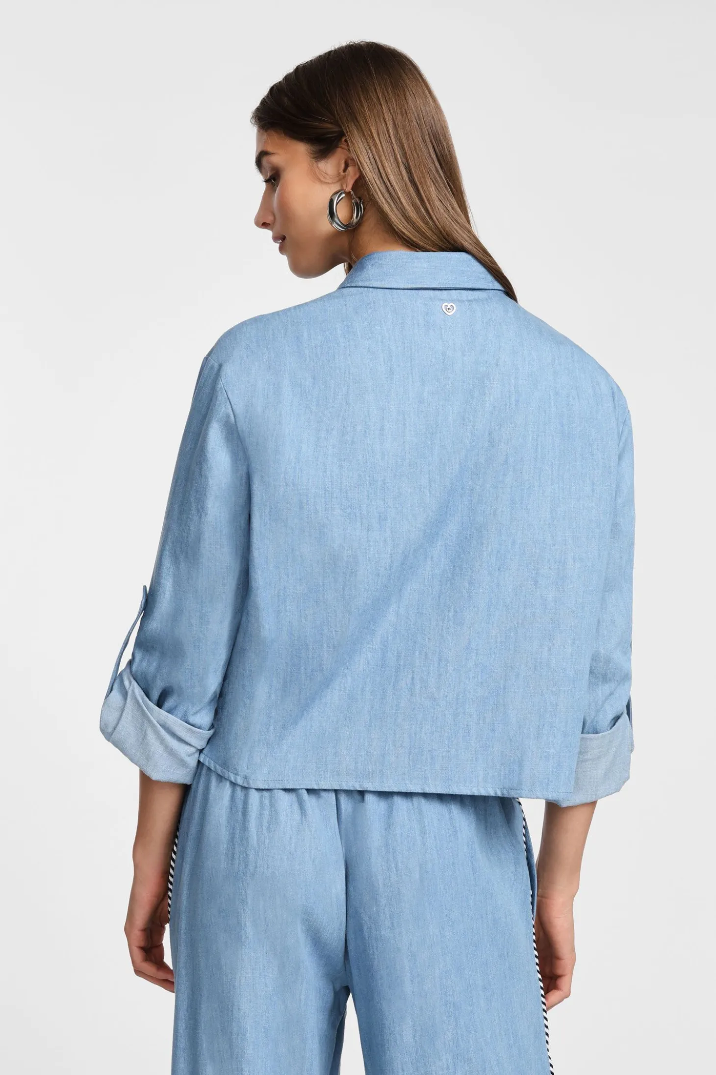 Camisa con bolsillos y mangas 3/4