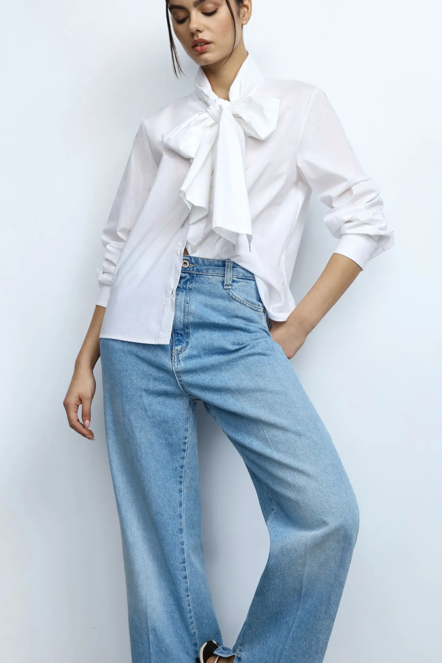 Camisa con mangas largas y lazo