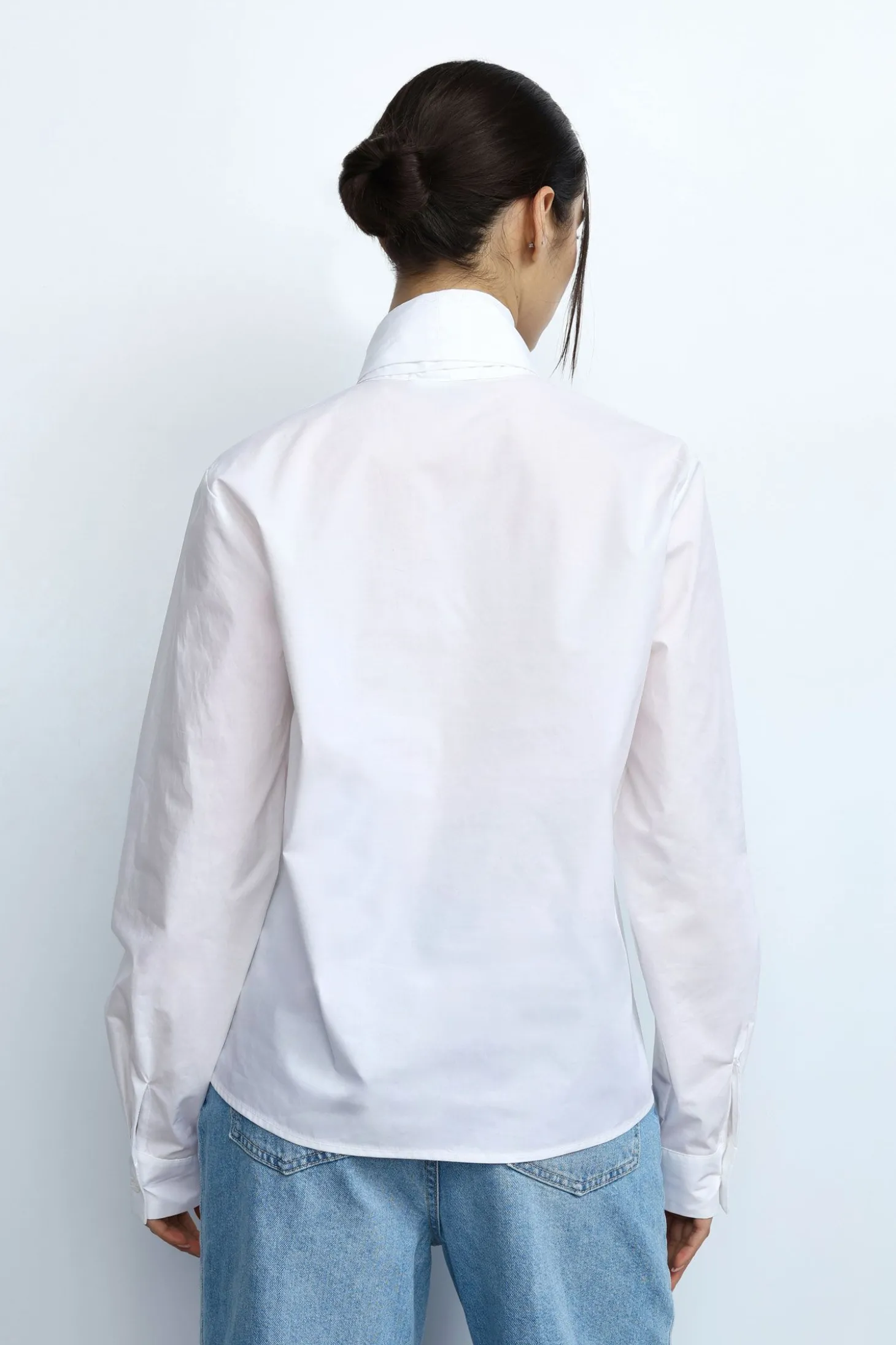 Camisa con mangas largas y lazo