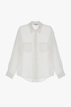 Camisa lisa con cuello clásico y bolsillos aplicados