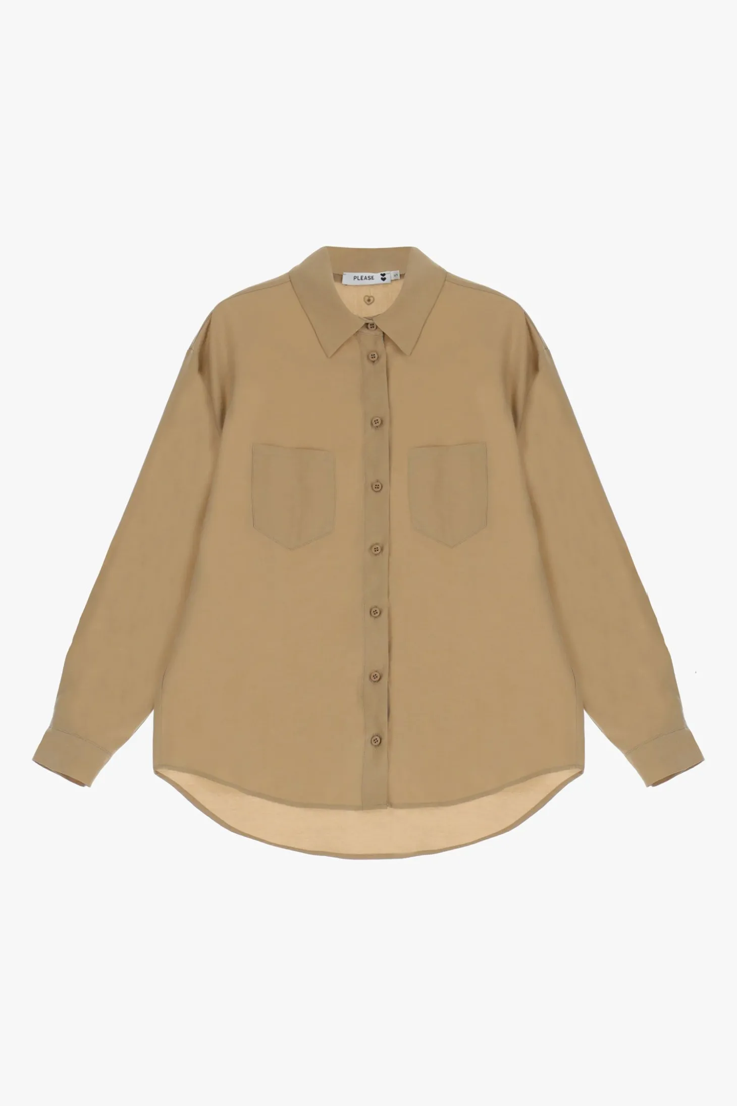 Camisa lisa con cuello clásico y bolsillos aplicados