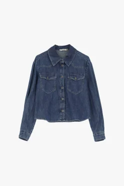 Camisa vaquera con cuello clásico y botones