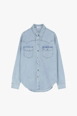 Camisa vaquera con pedrería y bolsillos
