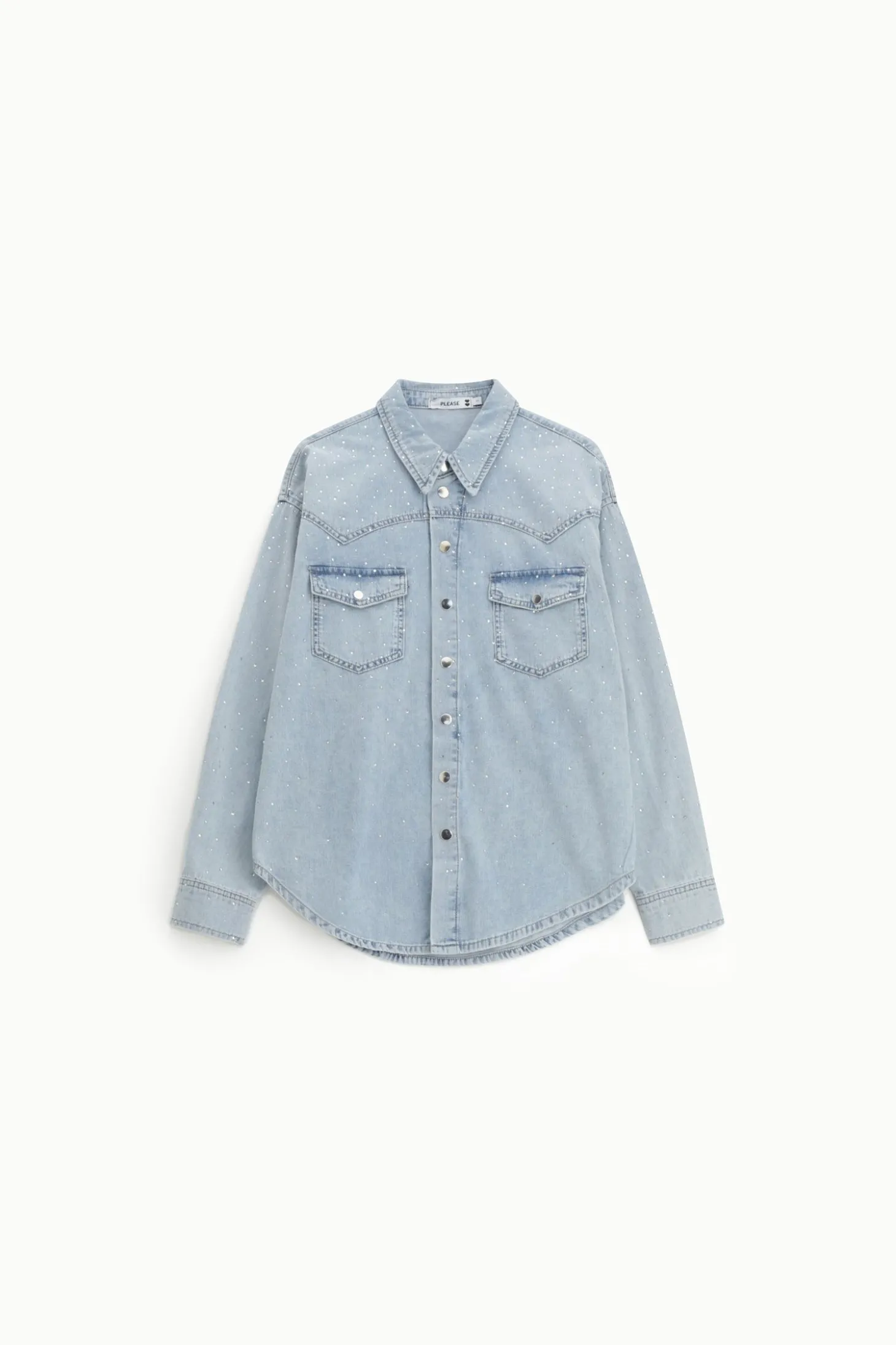 Camisa vaquera con pedrería y bolsillos
