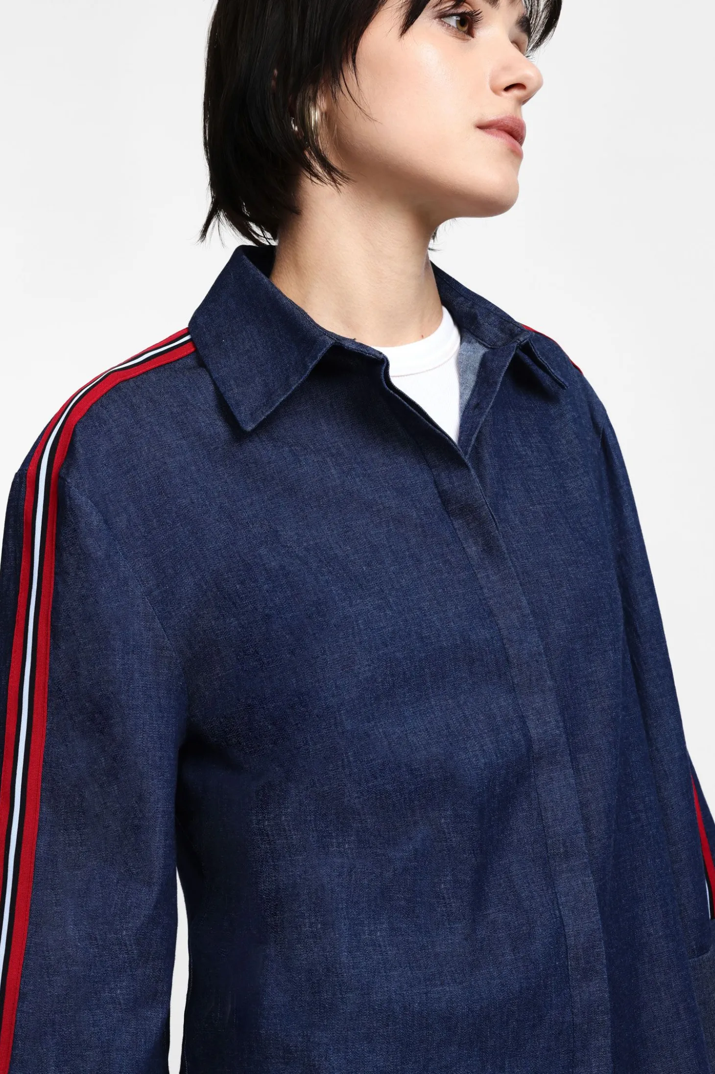 Camisa vaquera con rayas laterales