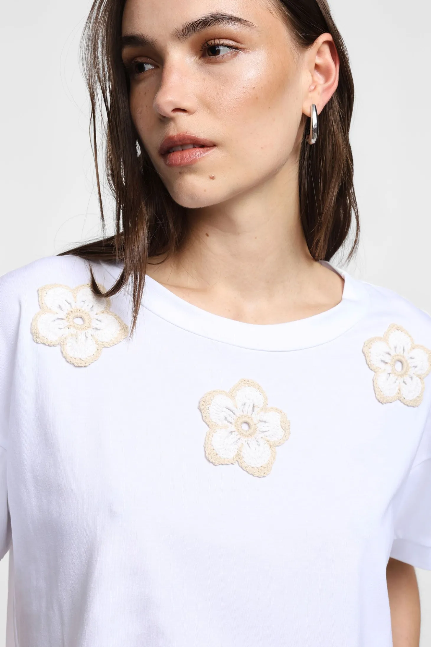 Camiseta con diseño floral