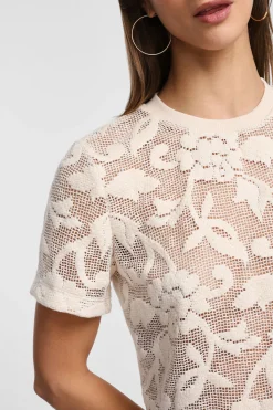 Camiseta con estampado floral manga corta