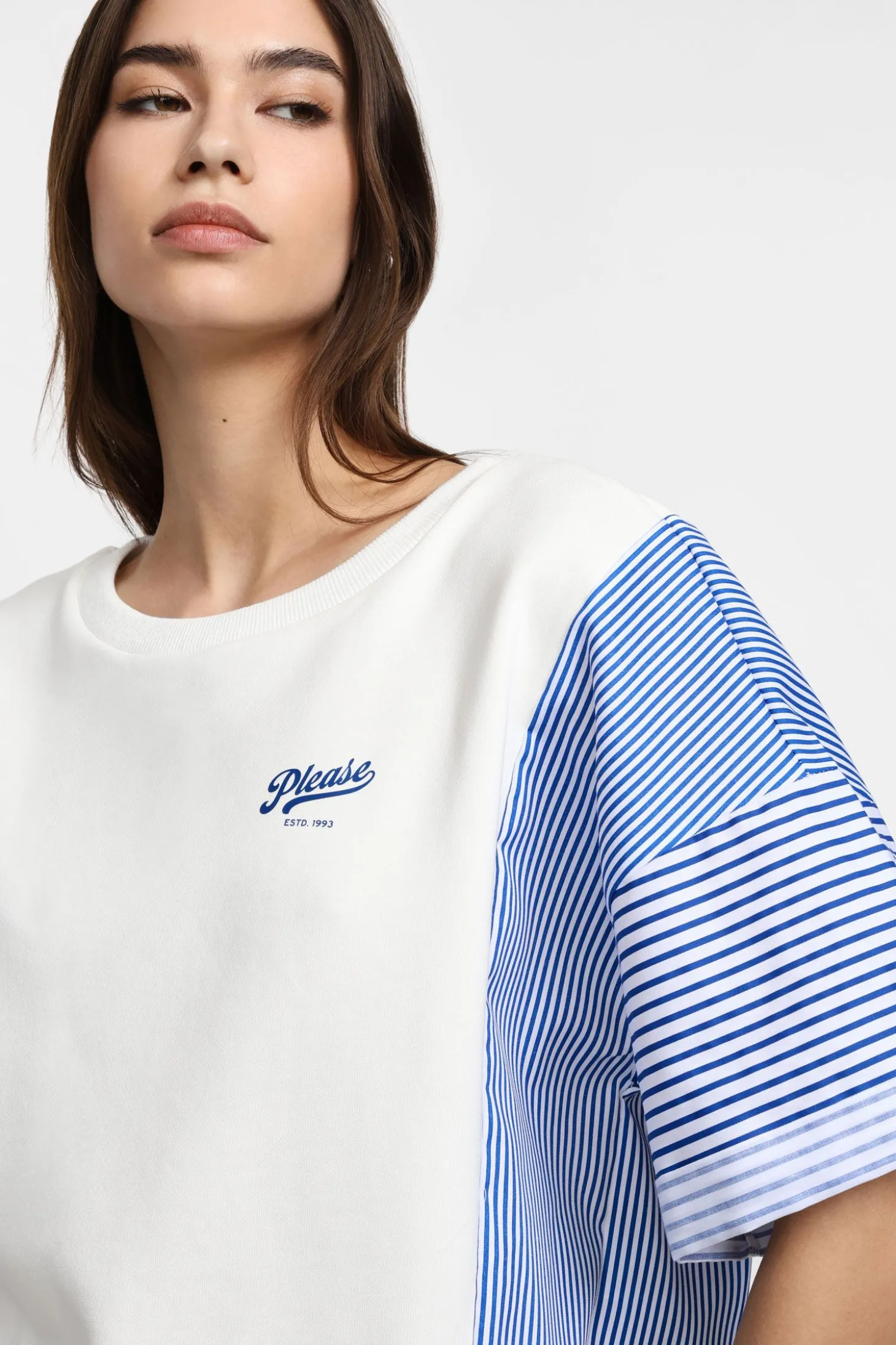 Camiseta con mangas a rayas