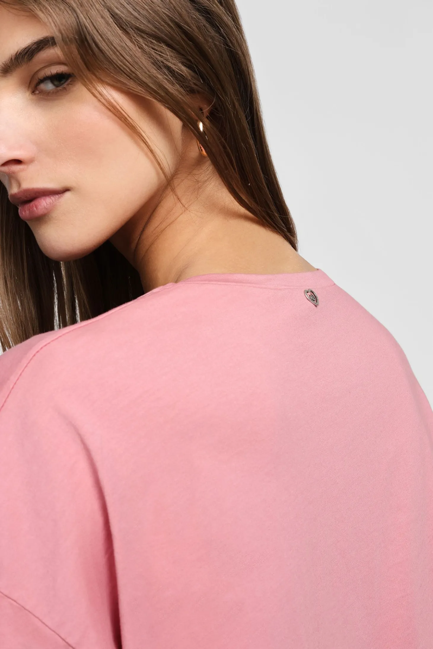 Camiseta con mangas cortas y cuello redondo