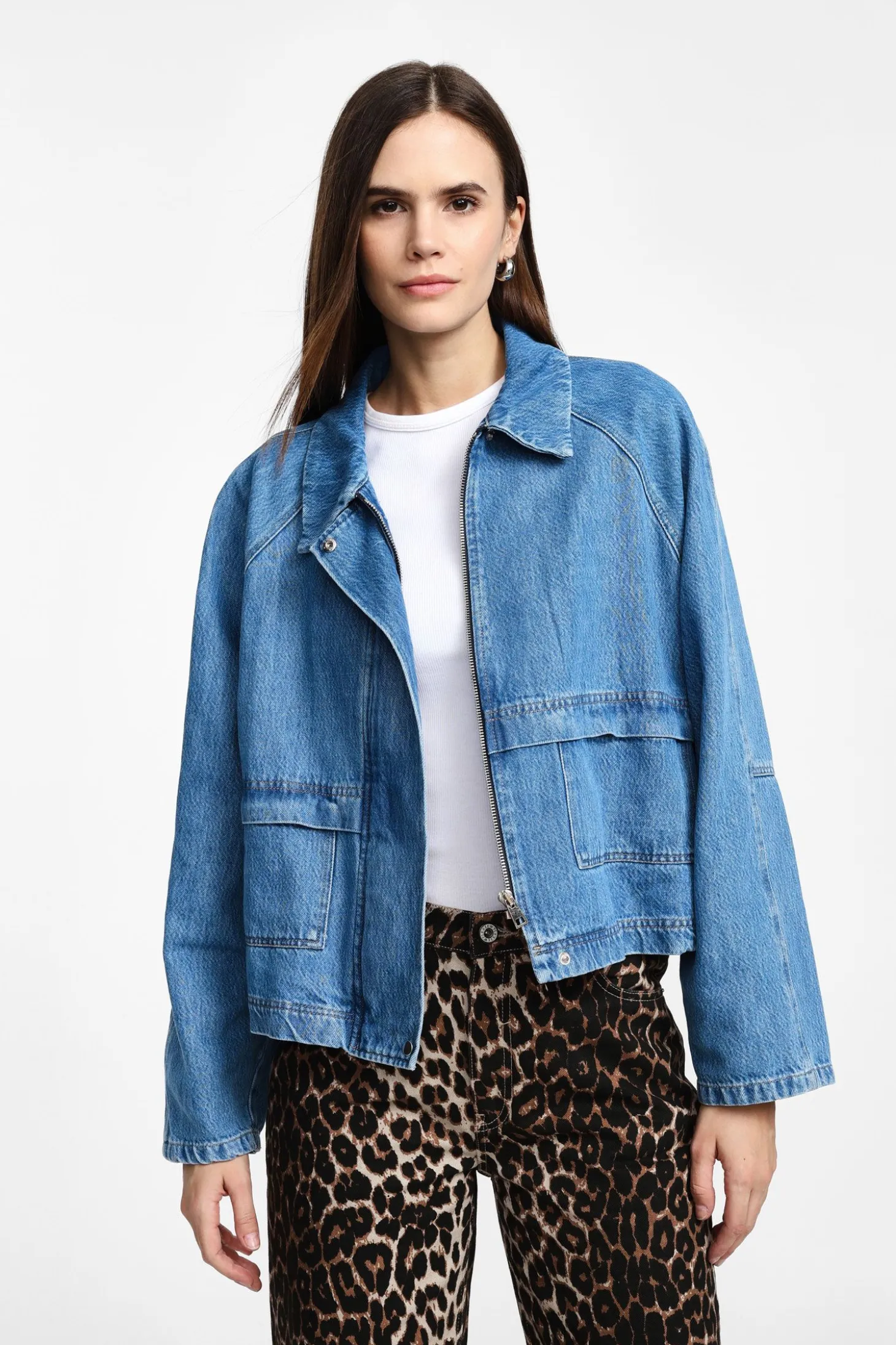 Chaqueta vaquera con cierre cremallera