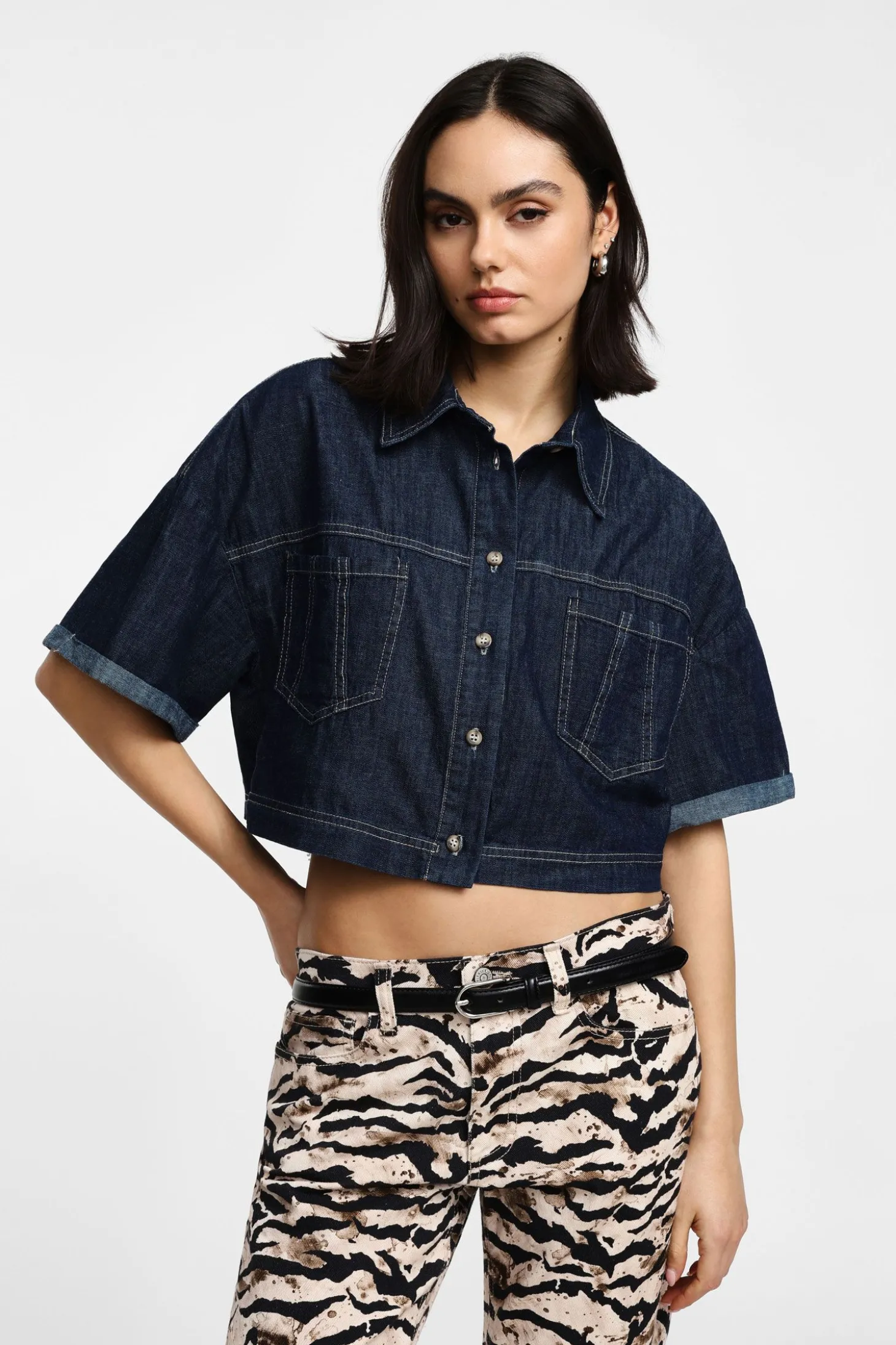 Chaqueta vaquera corta con botones