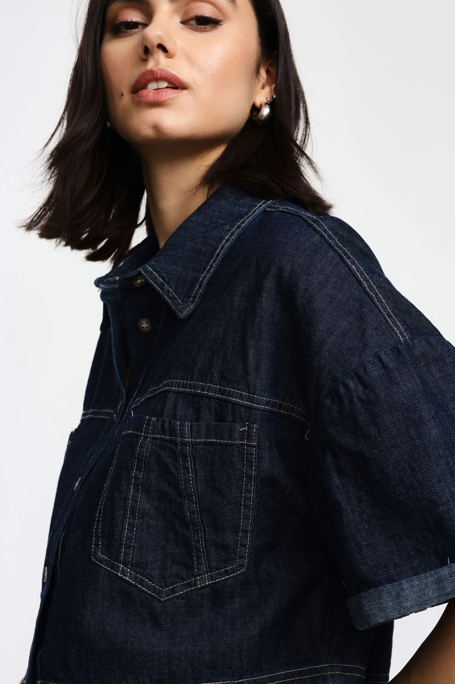 Chaqueta vaquera corta con botones
