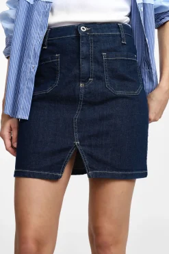 Falda corta de denim con bolsillos