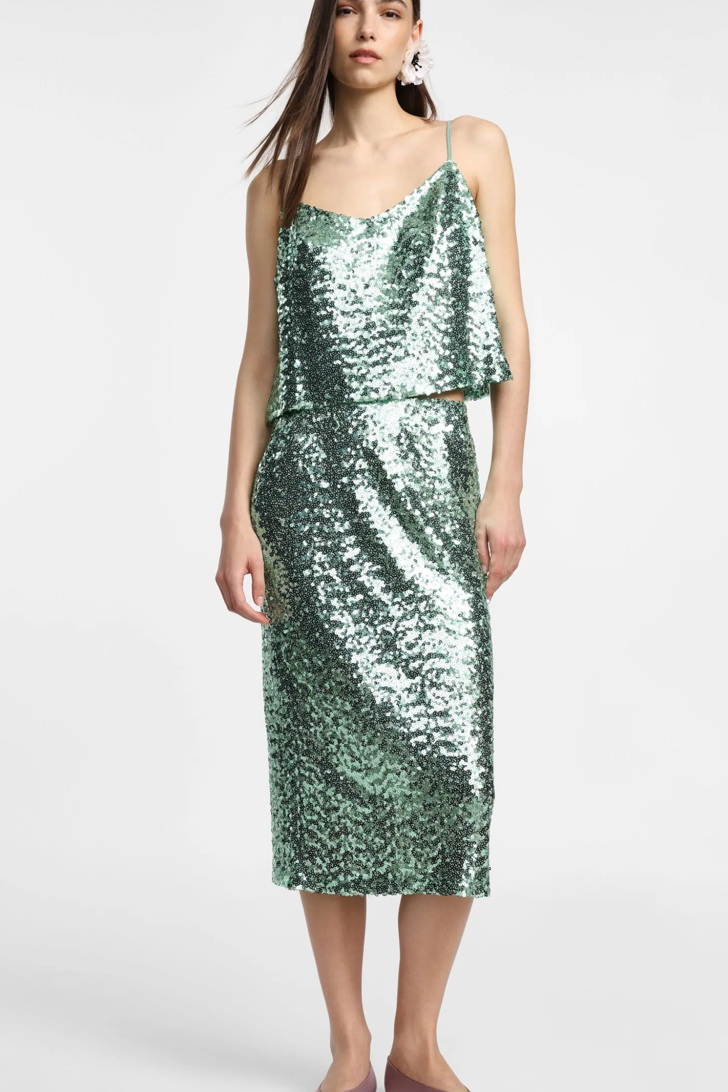 Falda midi con lentejuelas brillantes