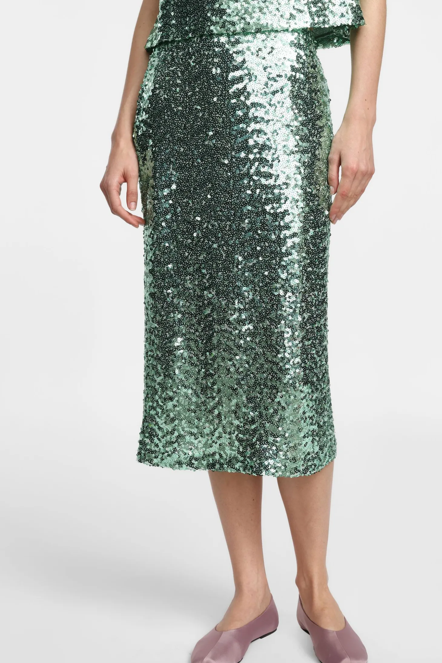 Falda midi con lentejuelas brillantes