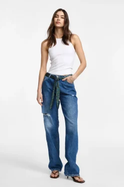 Jeans a gamba ampia con cintura