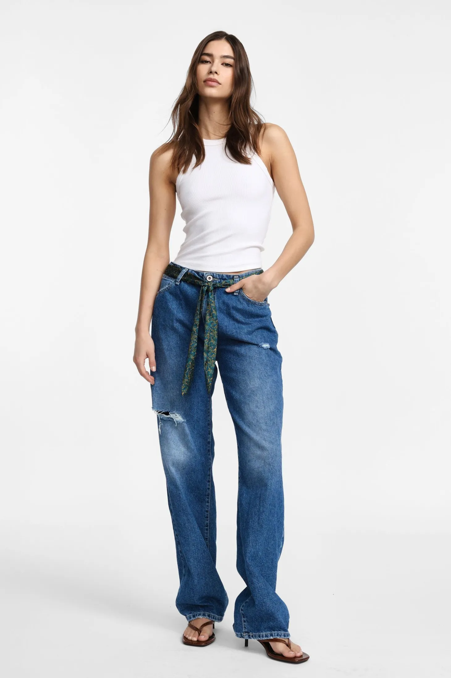 Jeans a gamba ampia con cintura
