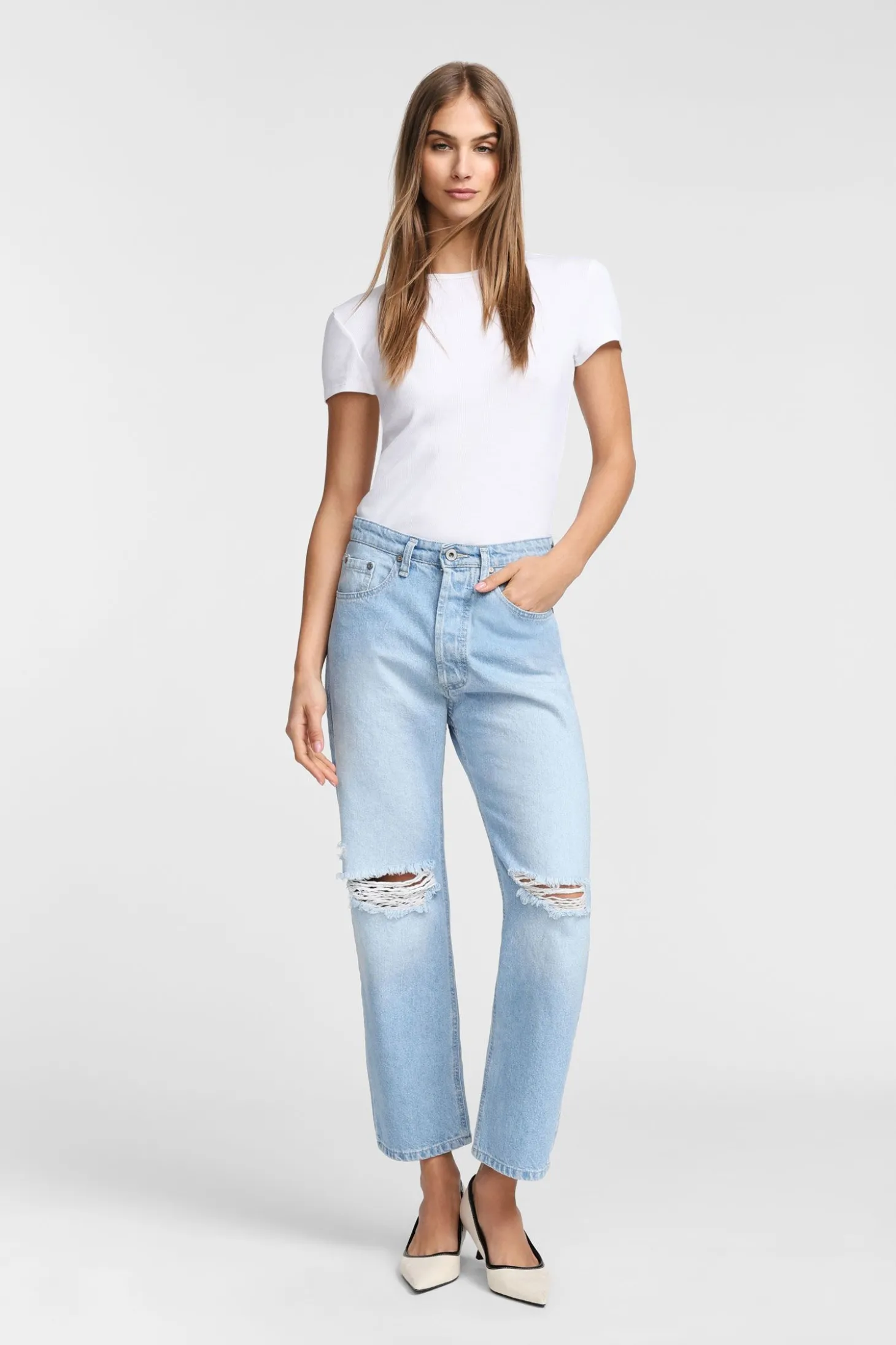 Jeans a gamba dritta con strappi