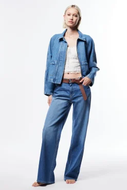 Jeans a gamba larga con cintura