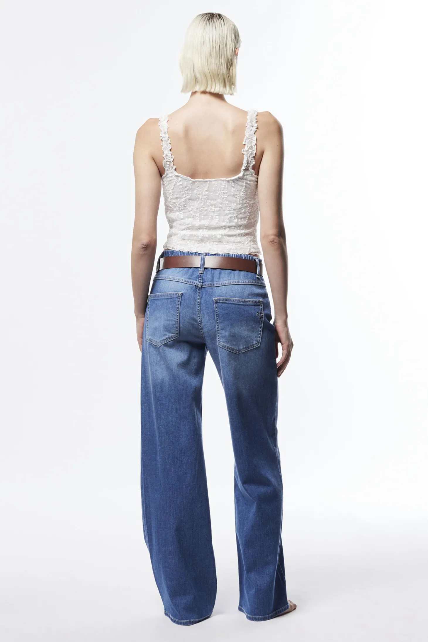Jeans a gamba larga con cintura