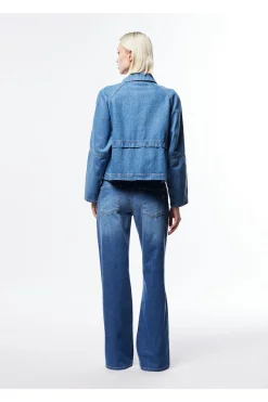 Jeans a gamba larga con cintura