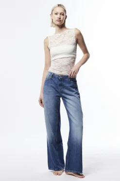 Jeans a gamba larga con lavaggio
