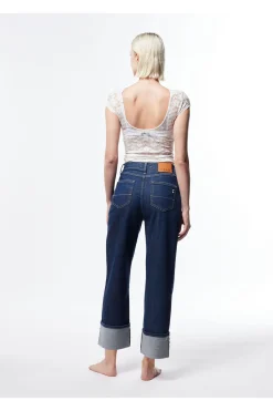 Jeans a gamba larga con risvolti
