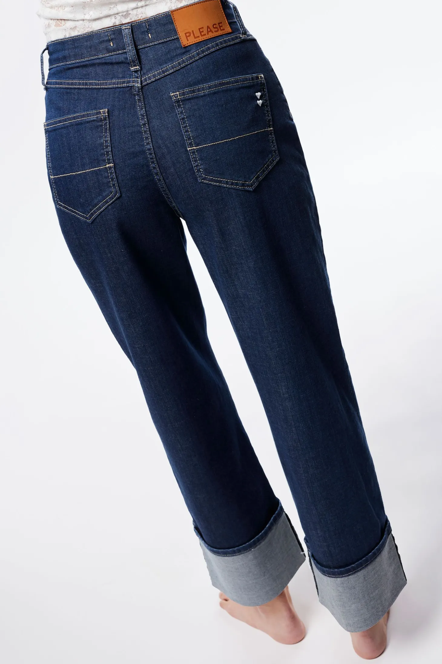 Jeans a gamba larga con risvolti