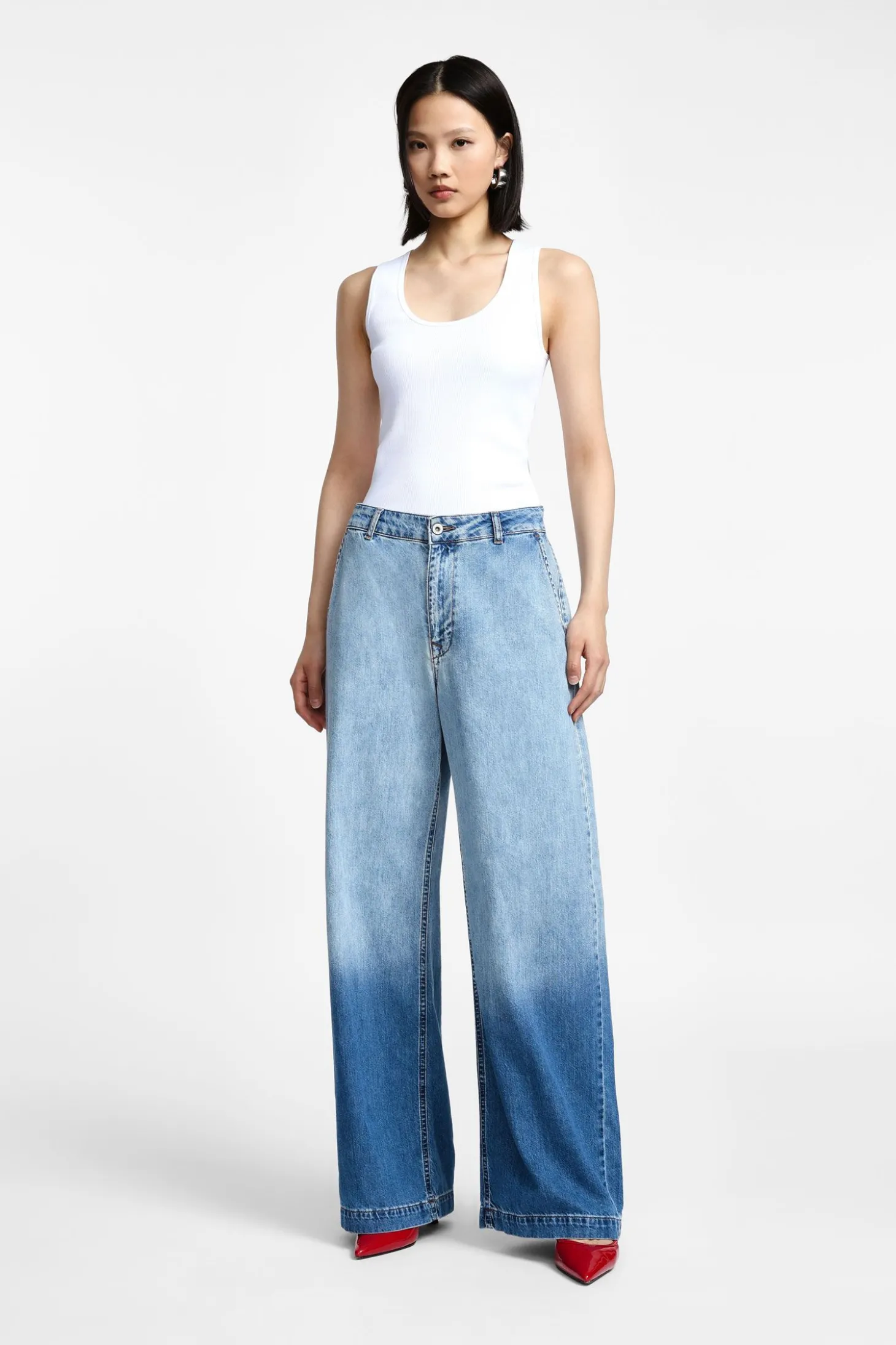 Jeans a gamba larga con vita media sfumati