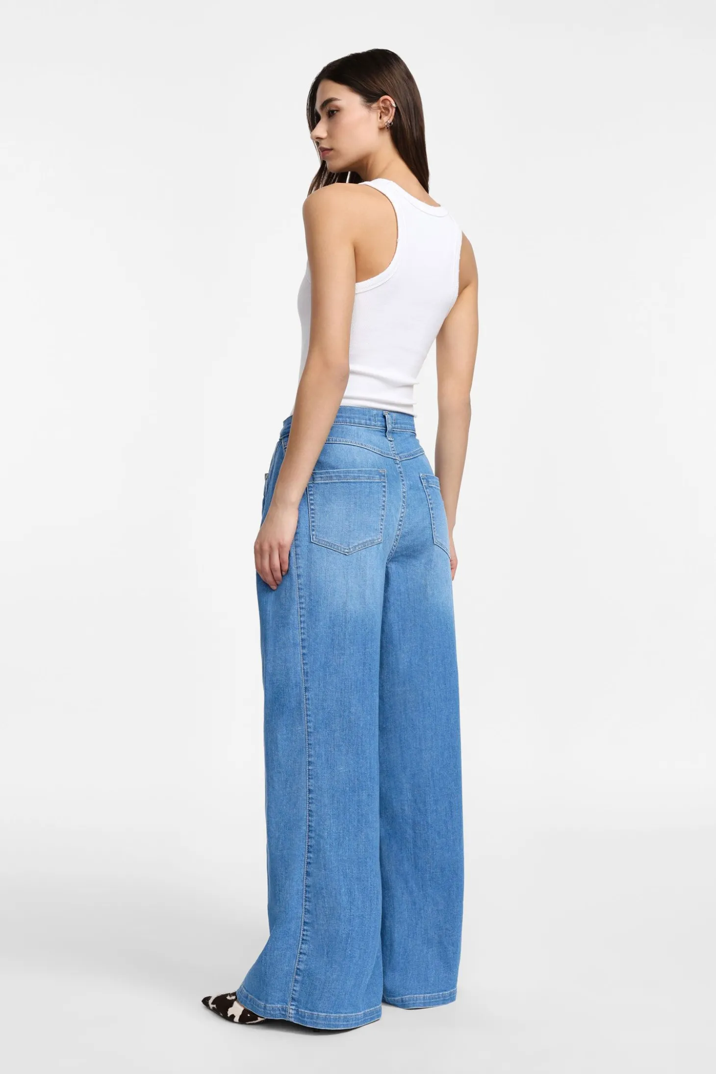 Jeans a gamba larga con vita media