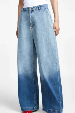 Jeans a gamba larga con vita media sfumati