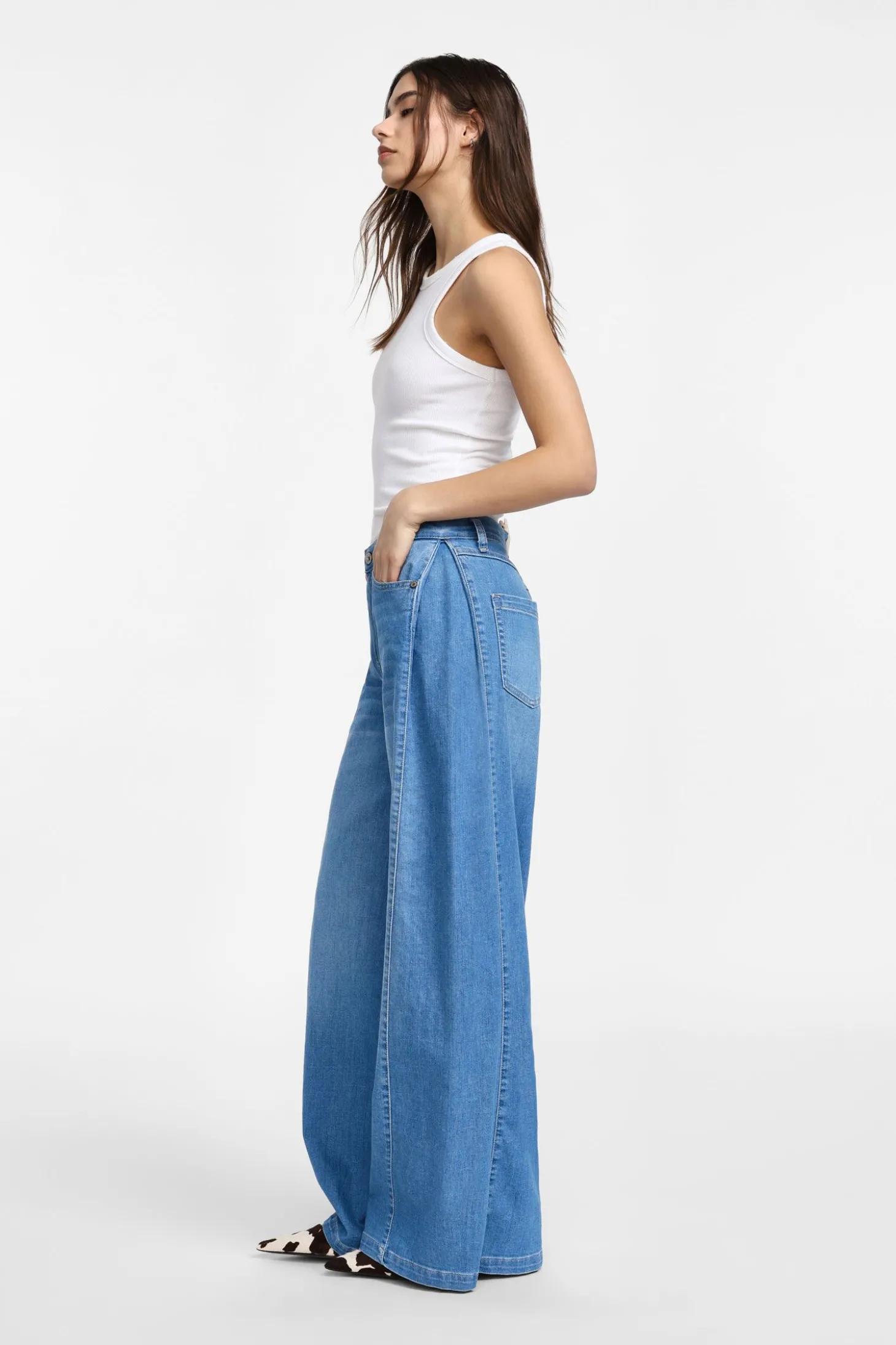 Jeans a gamba larga con vita media