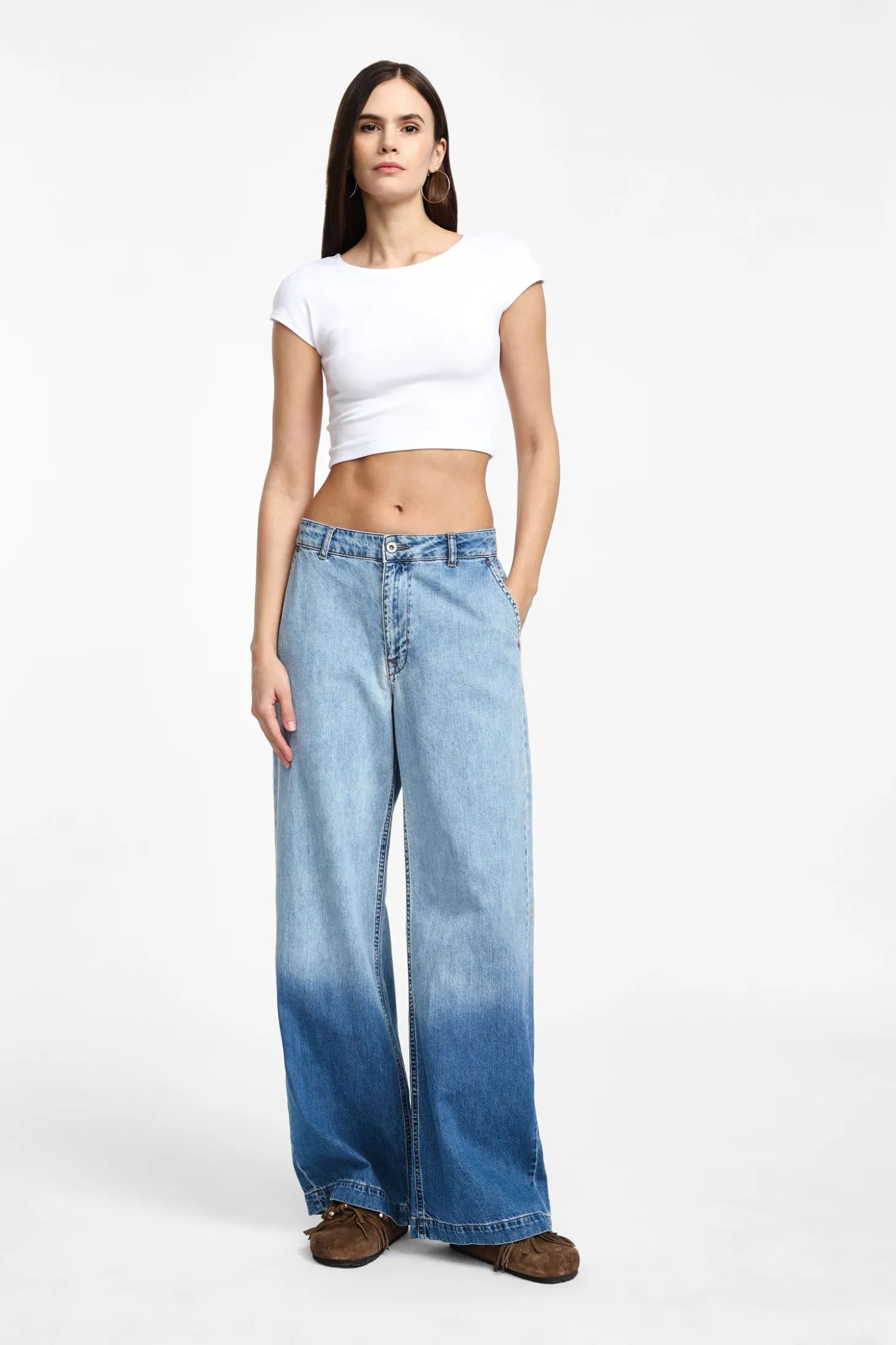Jeans a gamba larga con vita media sfumati