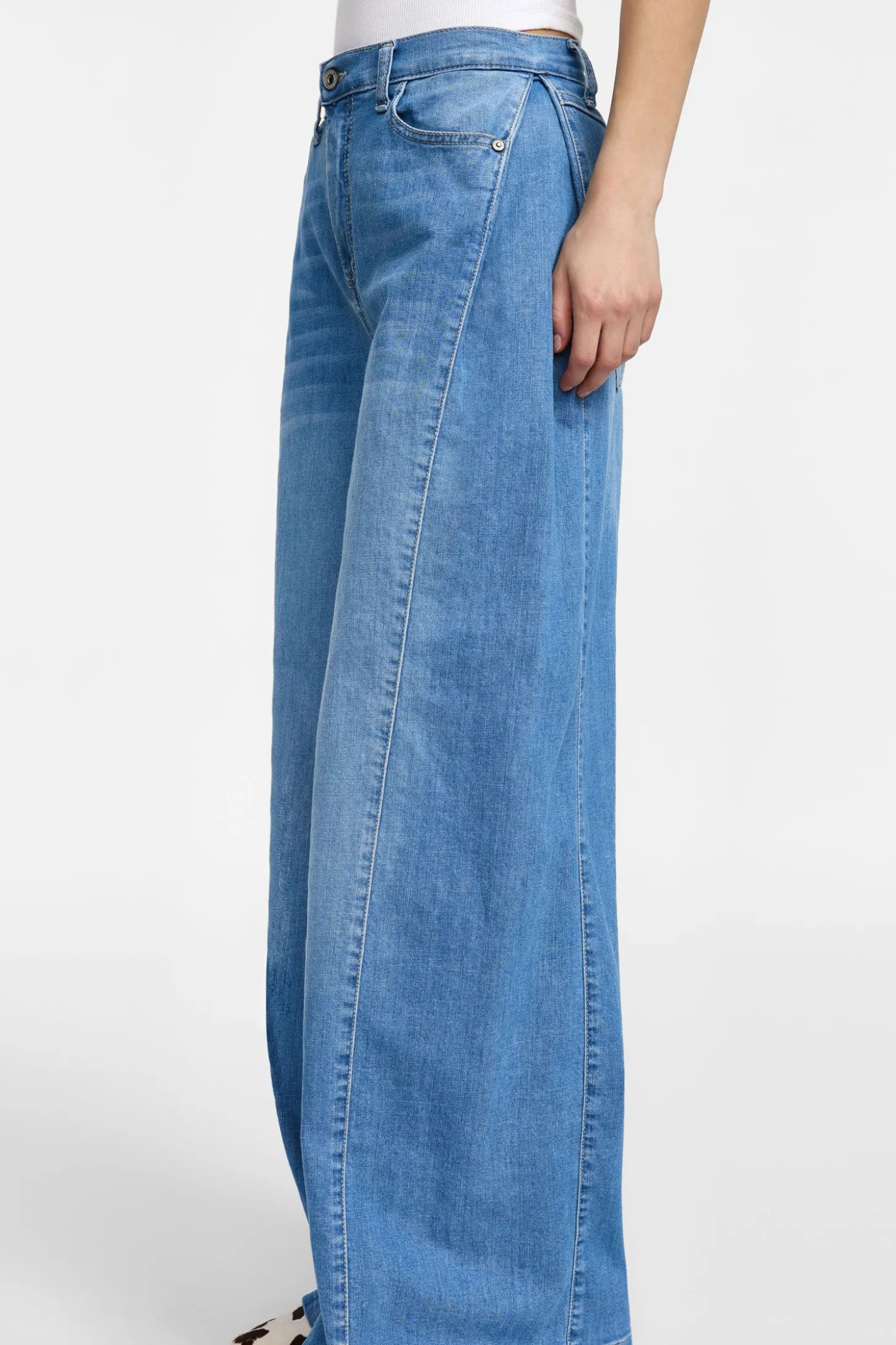 Jeans a gamba larga con vita media