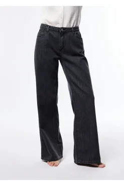 Jeans a gamba larga con vita bassa