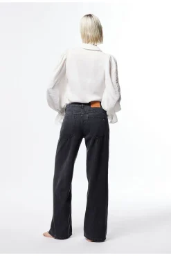 Jeans a gamba larga con vita bassa