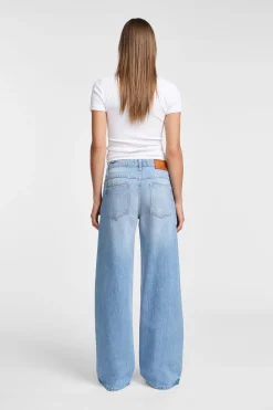 Jeans a gamba larga e vita media