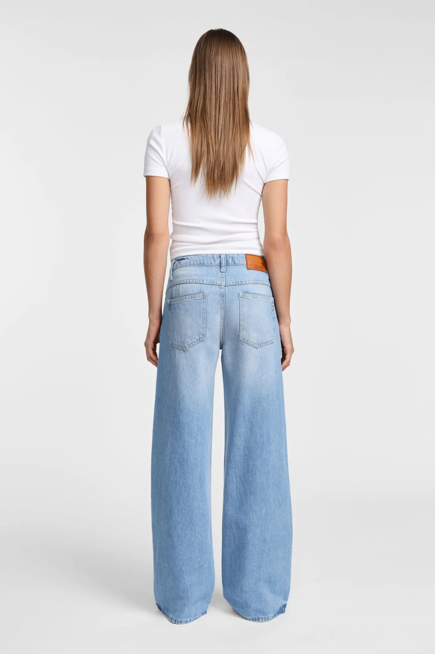 Jeans a gamba larga e vita media