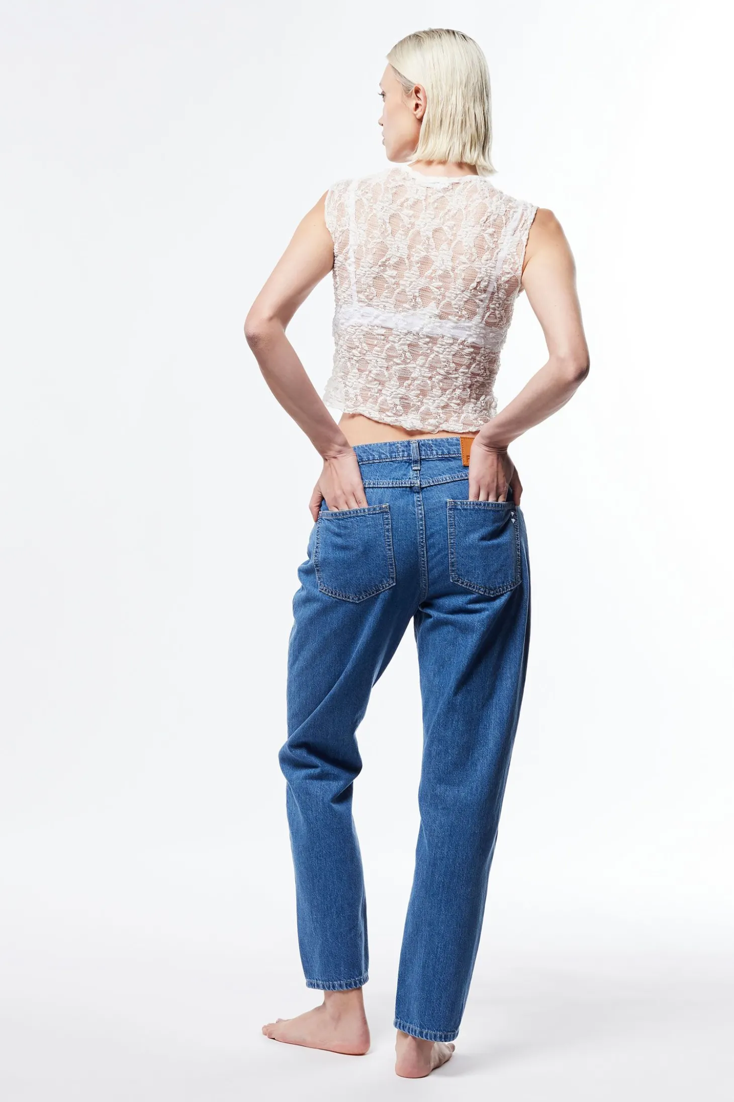 Jeans a sigaretta con microrotture