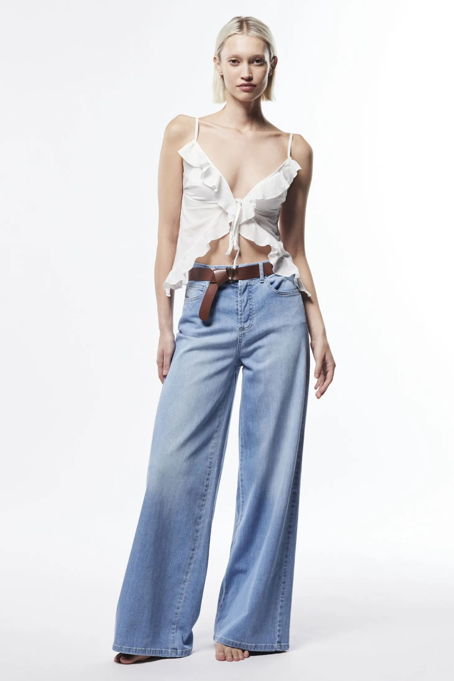 Jeans ampi con cintura