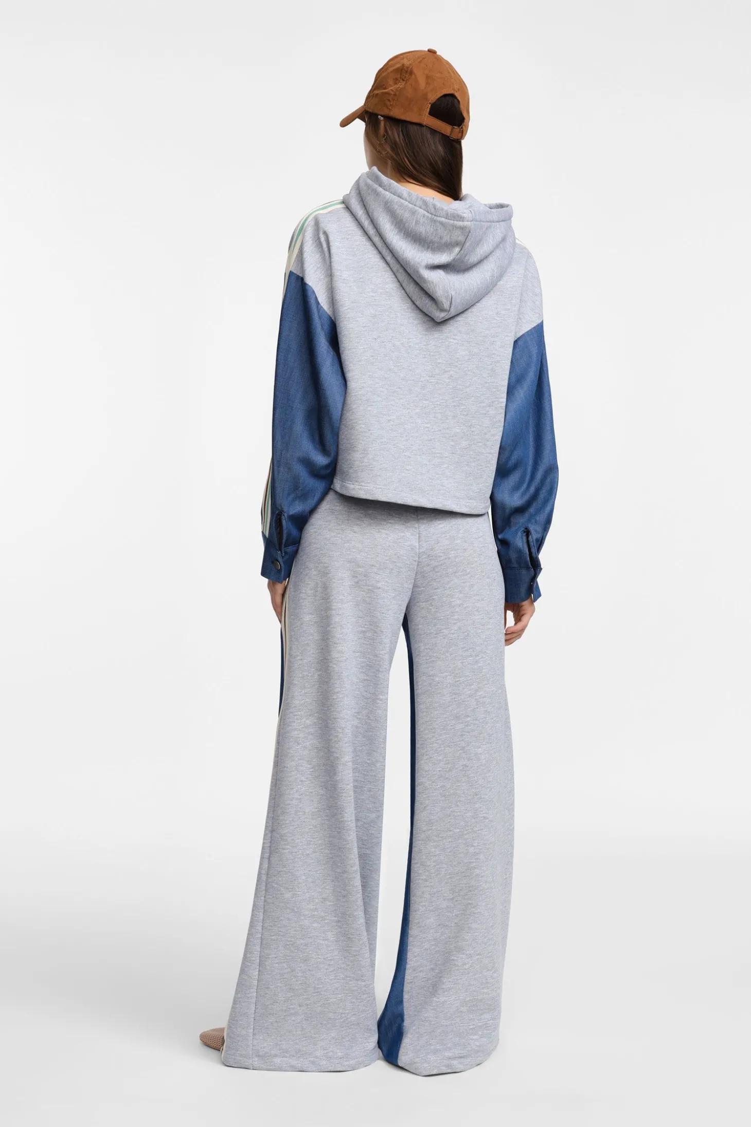 Jeans baggy con dettagli sportivi