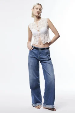 Jeans baggy con risvolto e orlo sfrangiato