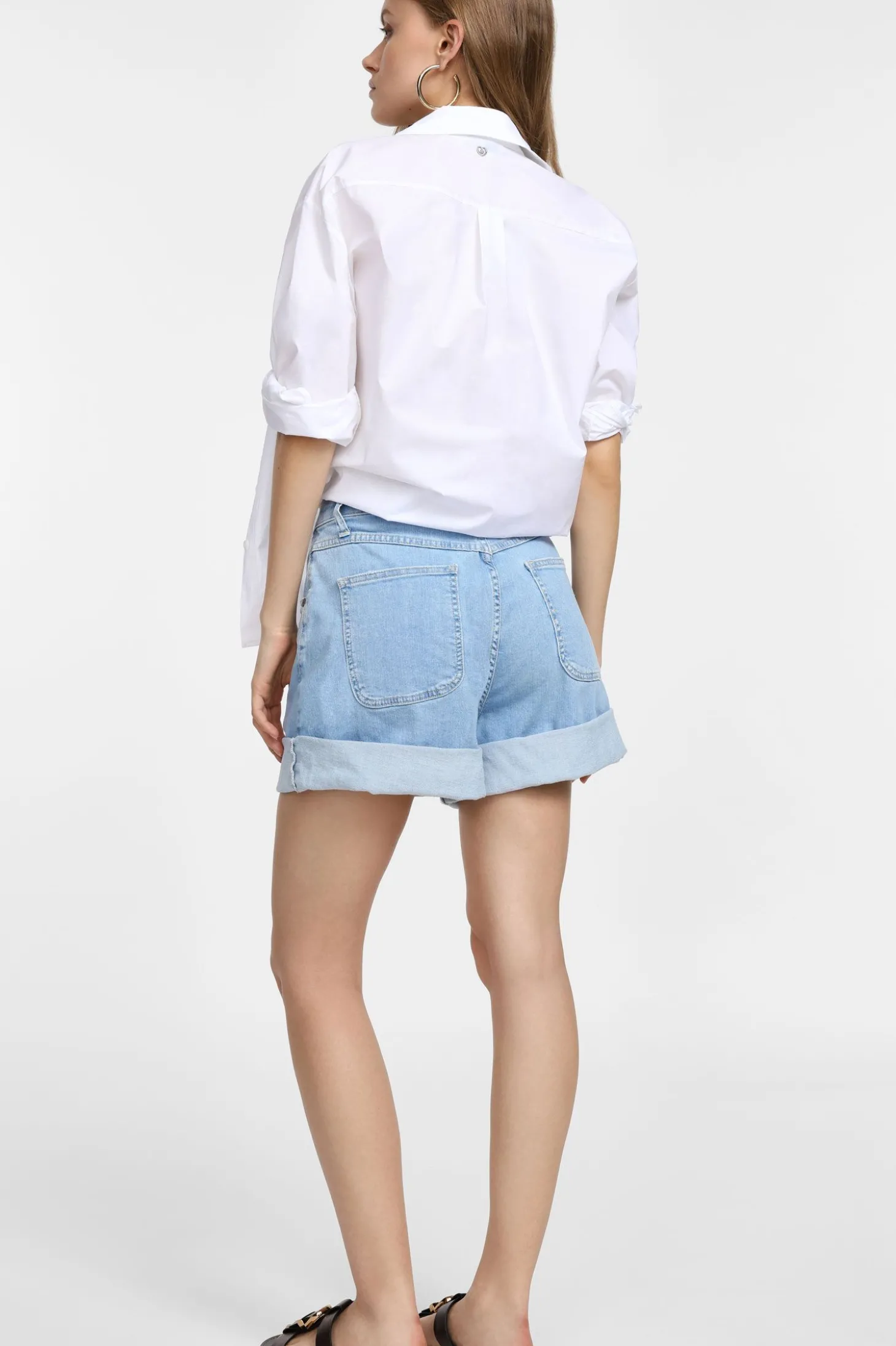 Pantalón corto evasé en denim claro