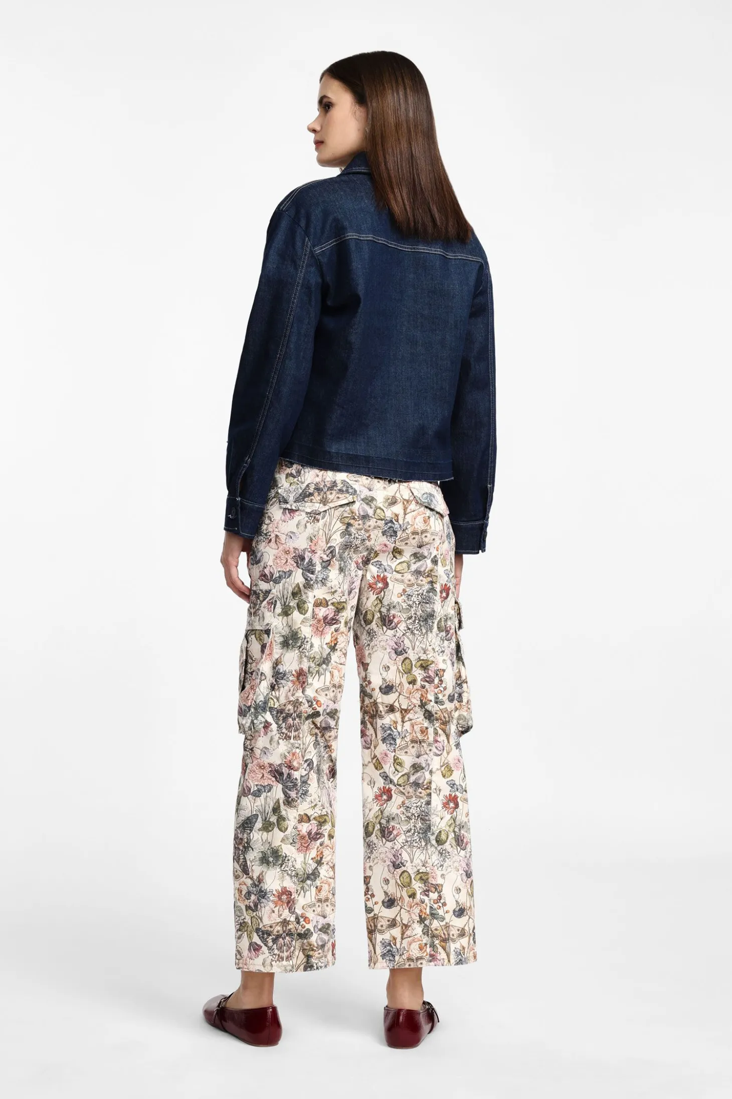 Pantalones cargos estampado floral