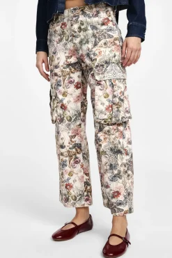 Pantalones cargos estampado floral