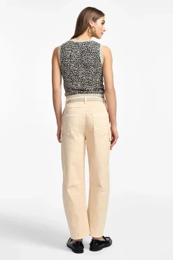 Pantalones chinos con bolsillos grandes